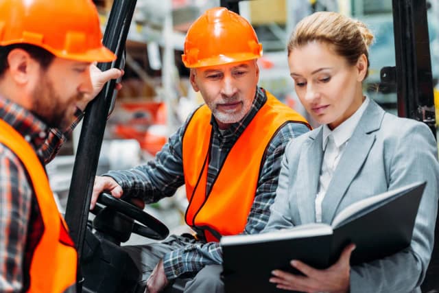 Jakie uprawnienia bhp po studiach umożliwiają rozwój kariery?